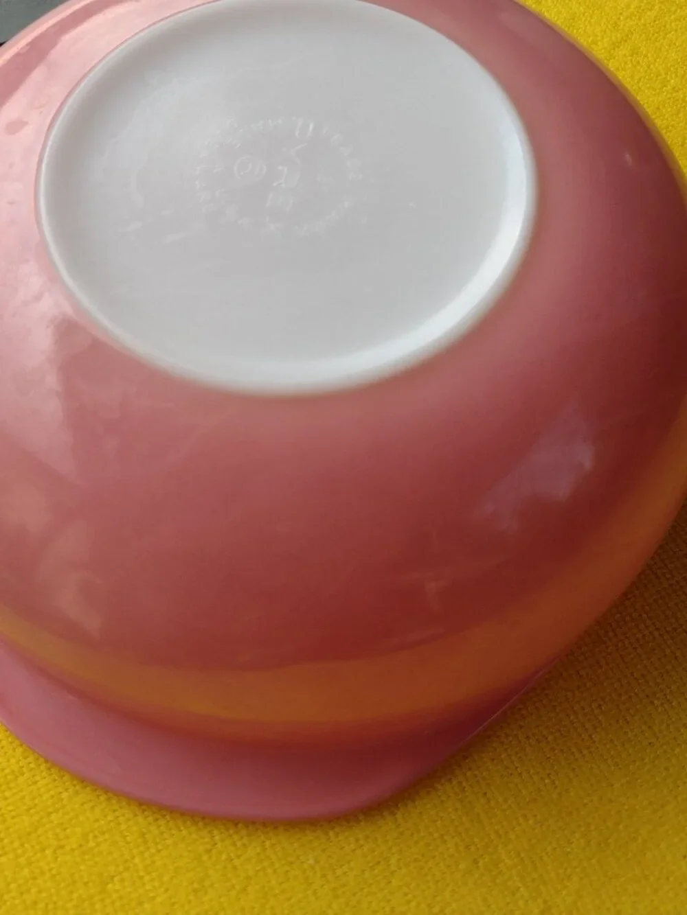 Vintage PYREX 2 Qt Flamingo Pink Round Casserole Dish #024 with Glass Lid 684-C